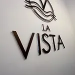 לינה וארוחת בוקר La Vista 4*